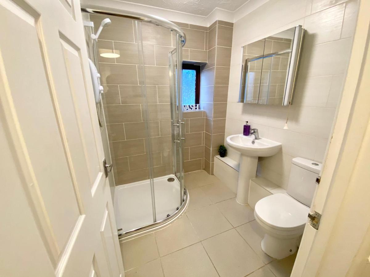 Easyrest Spalding - 4 Beds & Free Parking - Central & Modern Open Plan Apartment - Convenient Location Dış mekan fotoğraf